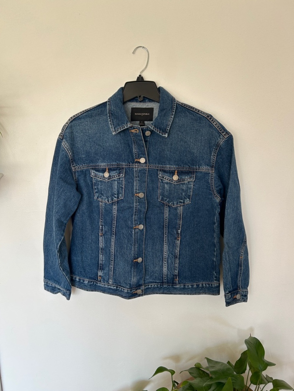 Banana Republic Medium Blue Denim Trucker Jacket NWT Size Small